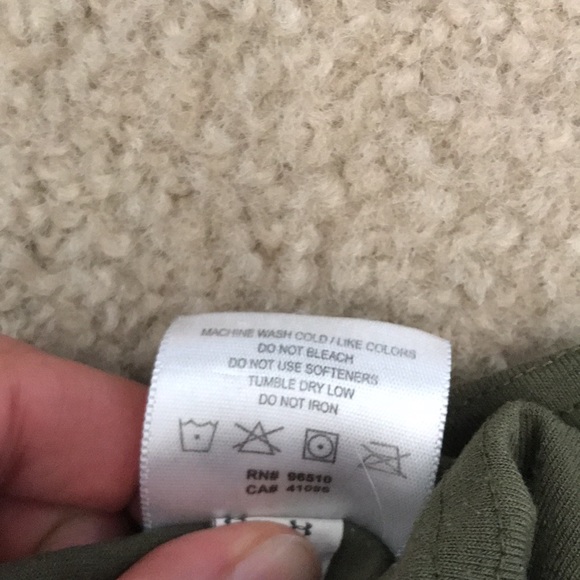 Under armour heat gear L and cold gear XL bundle - Picture 7 of 8